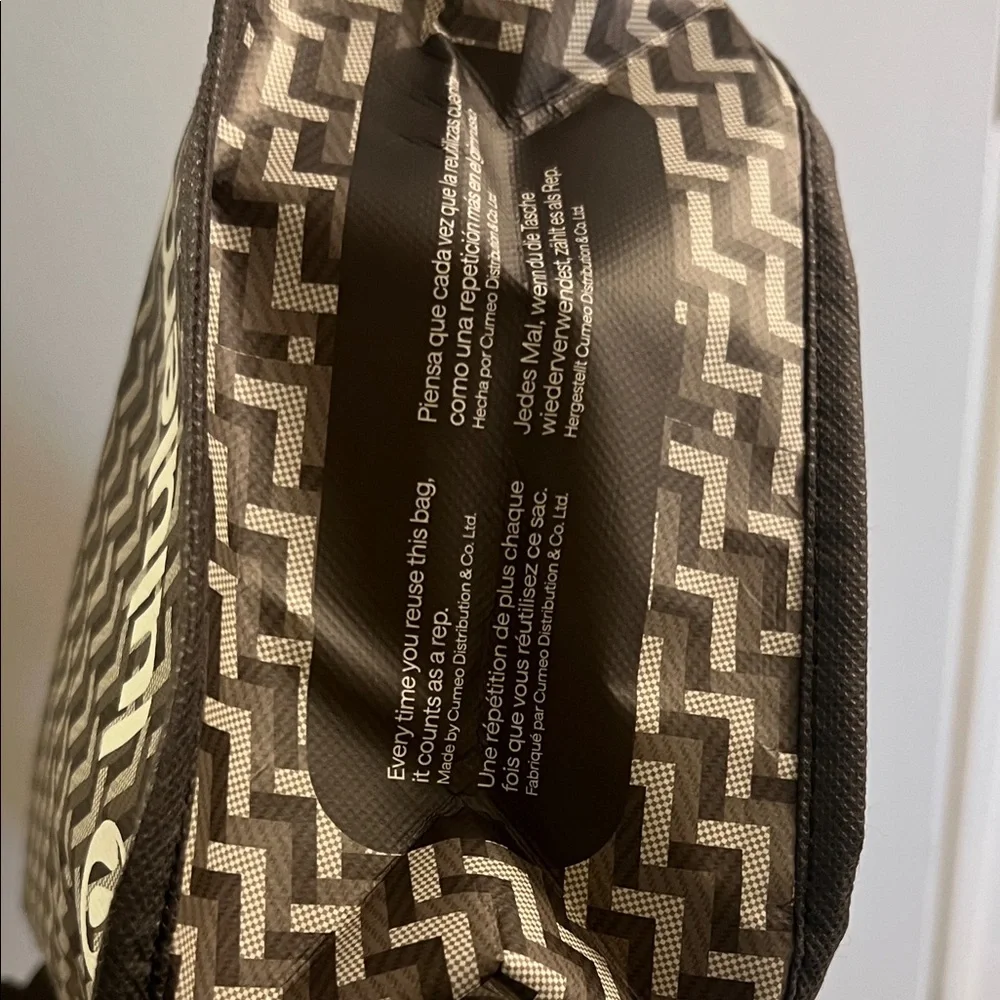 Lululemon Red, Black, and Gray Bags - Picture 17 of 17